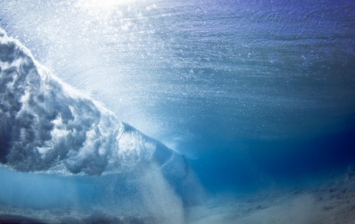 换个角度更震撼！海底看跳水宛如水晶世界