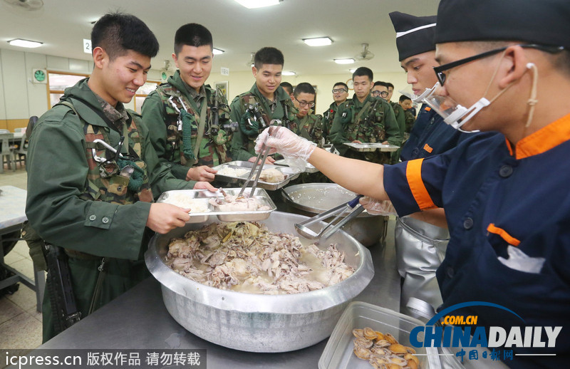 美味大补超幸福！韩国陆军训练食谱加入鲍鱼参鸡汤