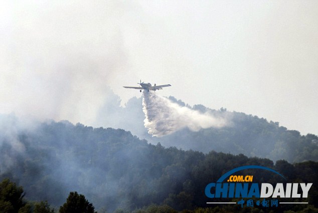 西班牙马略卡岛森林火灾失控 700名居民撤离