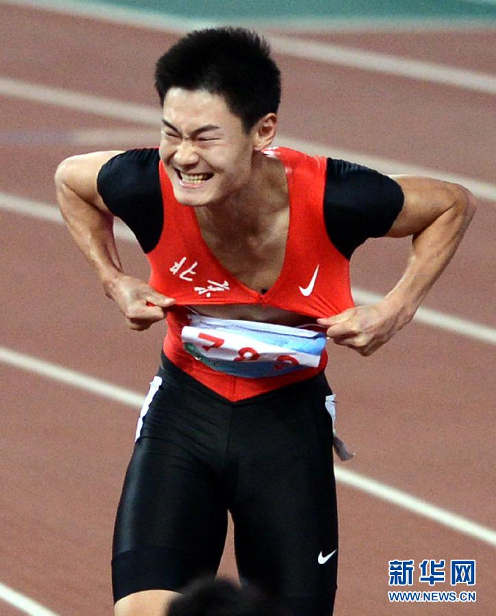 全运会男子100米决赛：张培萌夺冠