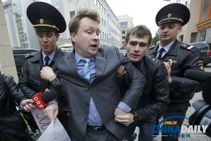 俄罗斯同性恋示威者遭警察逮捕