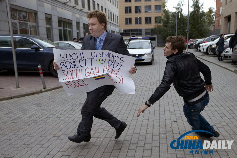 俄罗斯同性恋示威者遭警察逮捕
