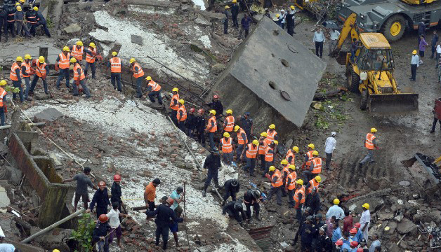 孟买居民楼坍塌至少3人死亡 印度住房矛盾突出