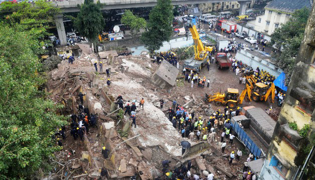 孟买居民楼坍塌至少3人死亡 印度住房矛盾突出