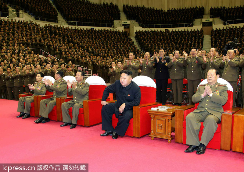 金正恩出席朝鲜人民军保卫干部大会并观看演出