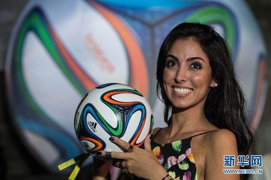 巴西世界杯用球“Brazuca”公布 炫彩桑巴风