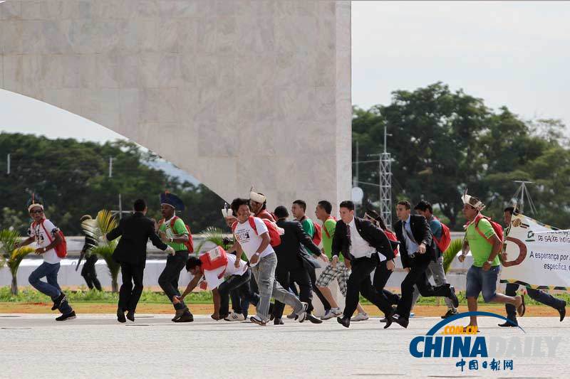 巴西土著居民欲占领总统府 抗议土地权遭侵犯