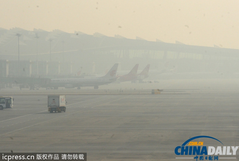 各地雾霾持续 浙江多条高速公路封道