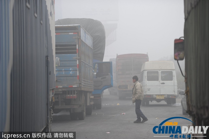 各地雾霾持续 浙江多条高速公路封道