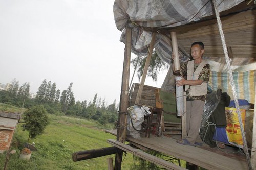 Villager builds cannon against demolition