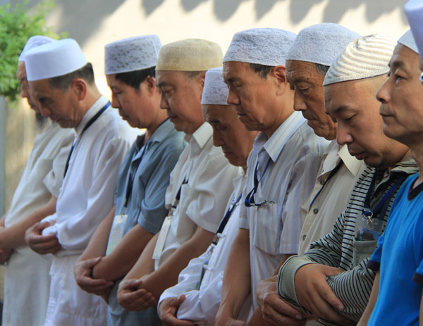 Muslims celebrate end of Ramadan