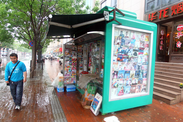 Zhengzhou residents irate over newsstand ban