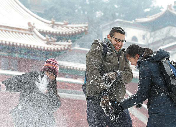 Belated snow blankets Beijing