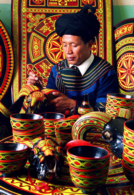 Tri-color lacquerware of Yi ethnic group