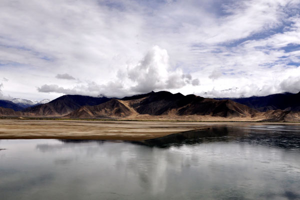 The Beautiful Scenery along Yarlung Zangbo River