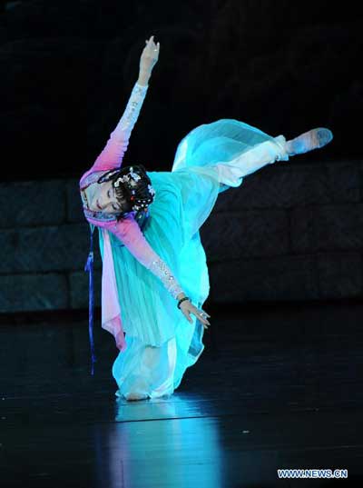 Famous dancer performs Dream of the Red Chamber in Beijing