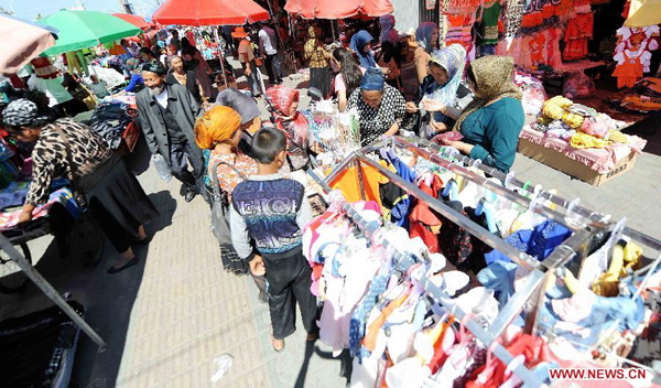 Bazaar attracts visitors in Yining, China's Xinjiang