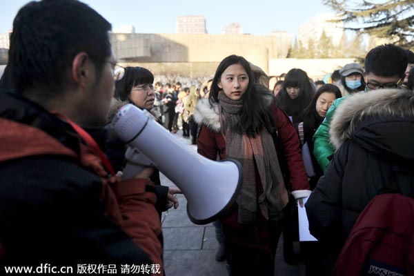 Future celebrities apply to China's performing arts schools