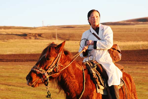 Doctor a hero to rural Xinjiang community