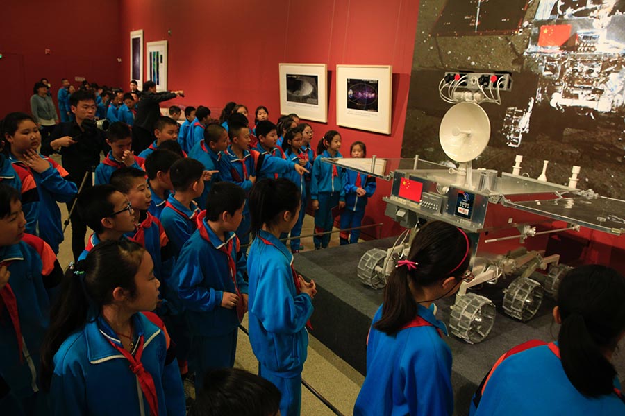 Exhibition showcases China's achievements in space