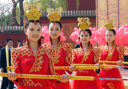 Worshipping ceremony marks China's ancestor Huangdi in Henan