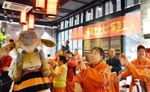 Hotpot restaurant treats 180 dustmen