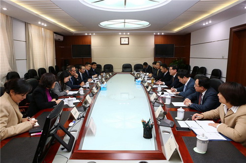 DRC president Li Wei meets with Schneider Electric CEO