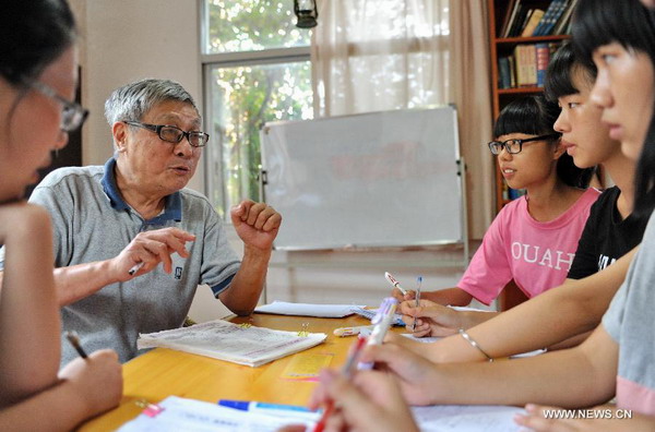 Taiwan compatriot Lin Nien-sheng runs free school in Fujian