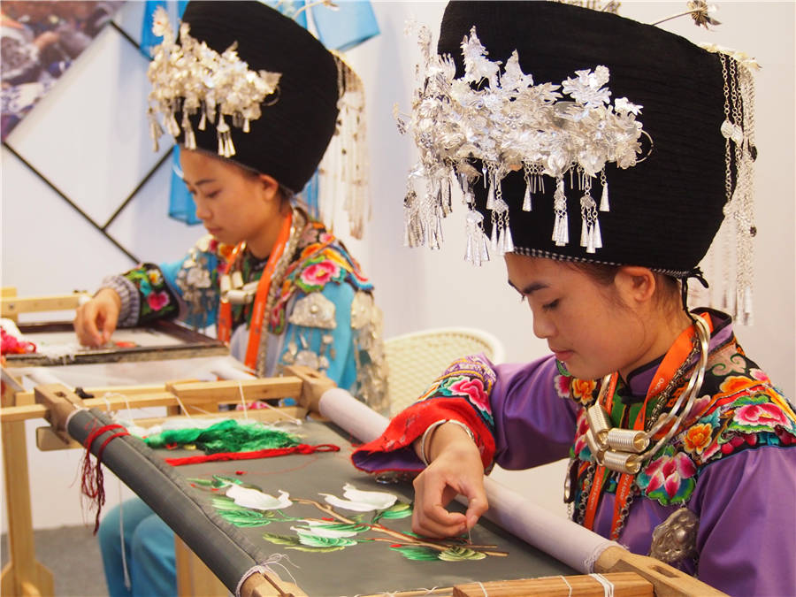 World folk artists gather at Guizhou expo