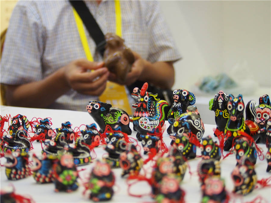 World folk artists gather at Guizhou expo