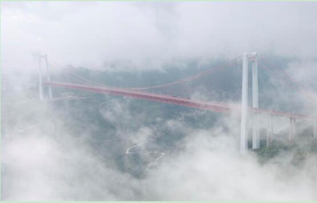 Int'l parachuting event held at Baling River Bridge, Guizhou