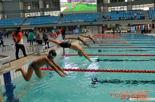 Athletes warming up in Xingyi