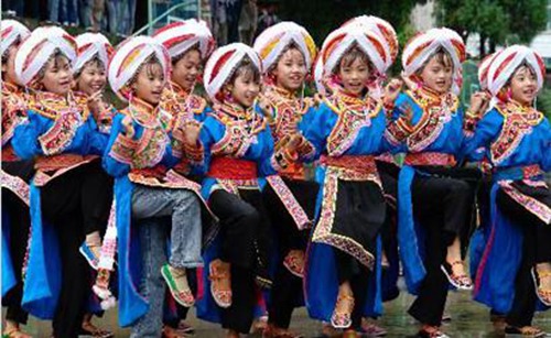 Yi people's 'oriental tap dance'