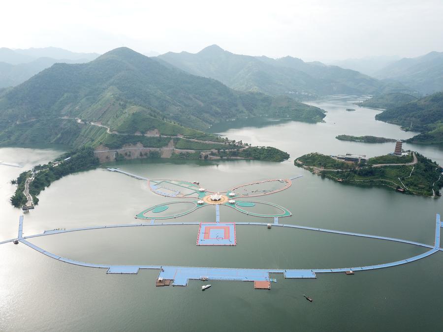 Butterfly-shaped floating boardwalk to be opened in SW China