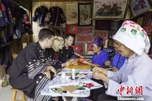 An American girl becomes a town mayor in Guizhou