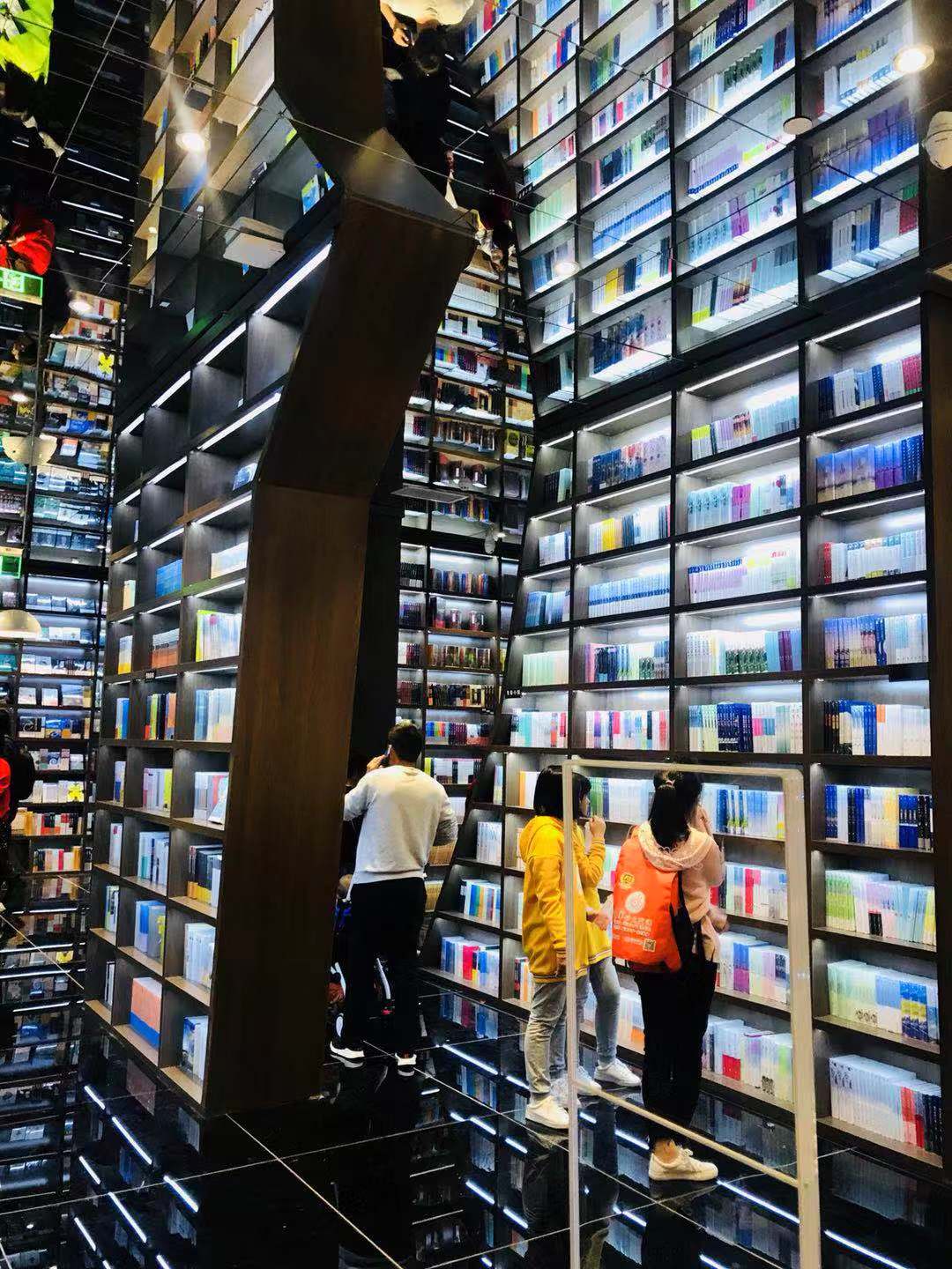 Splendid bookstore opens up in Guiyang, SW China's Guizhou province