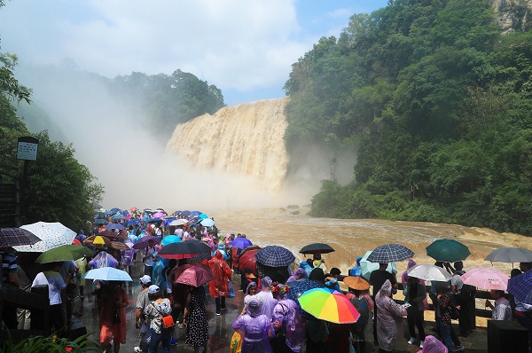 Anshun sees increase in both tourists and tourism revenue