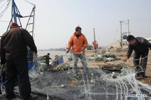Fishers busy preparing for new fishing season in N China