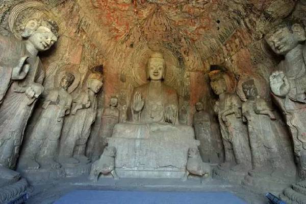 The magnificent Middle Binyang Cave