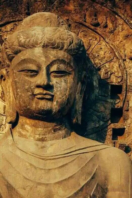 The Gaze of Losana Buddha