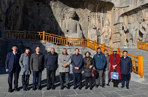 Distinguished guests visit Longmen Grottoes