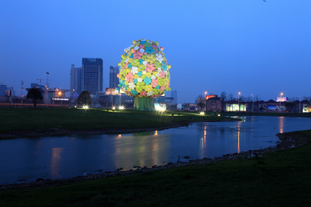 Beatiful nightscape in Huaqiao Park