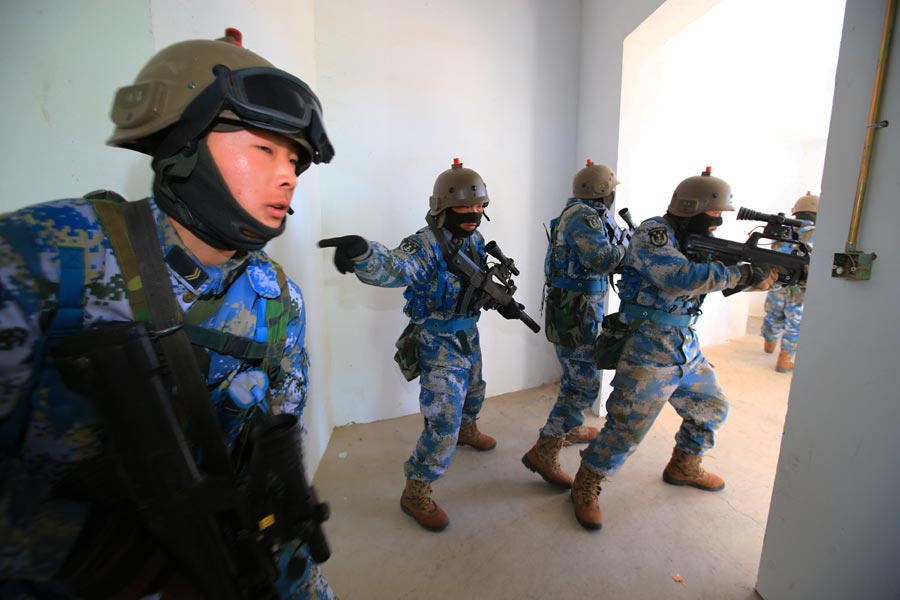 Actual-troop confrontation training conducted in N China