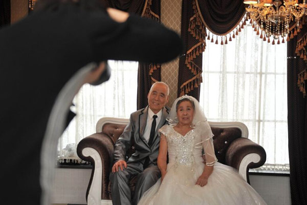 Changchun couple celebrates their diamond wedding anniversary