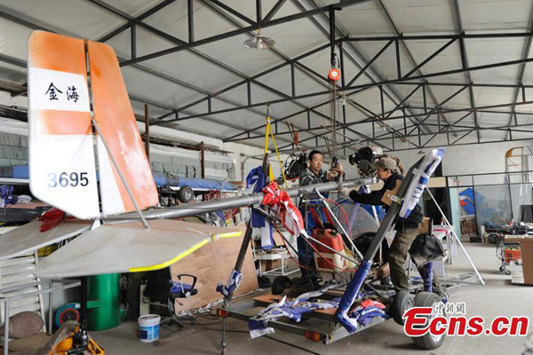 Man successfully flies homemade plane