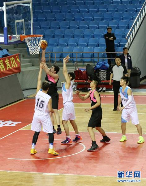 China national basketball players interact with NE China teenagers