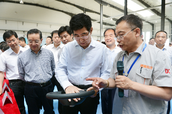 NE Chinese officials pay major industries a visit