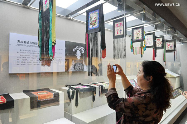 Embroideries of Man ethnic group displayed in China's Changchun