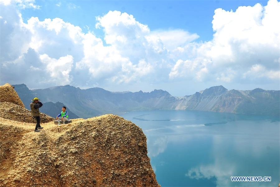 Stunning scenery of Tianchi lake