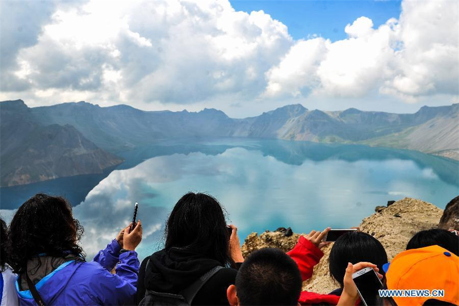 Stunning scenery of Tianchi lake